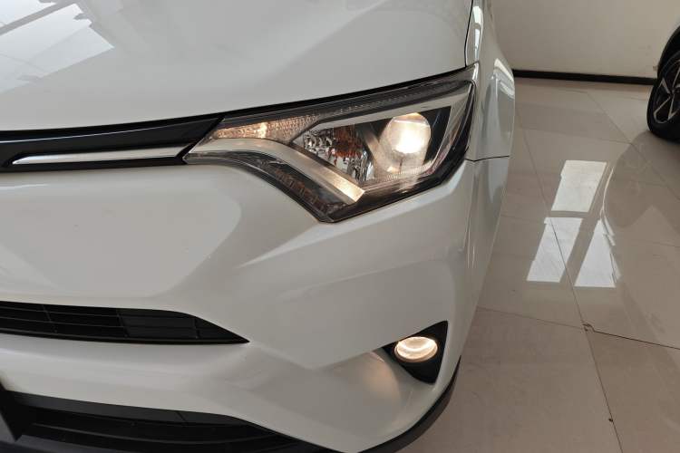 Used Toyota RAV4 2016 2.0L CVT Two-Wheel Drive Comfort Edition China V Standard