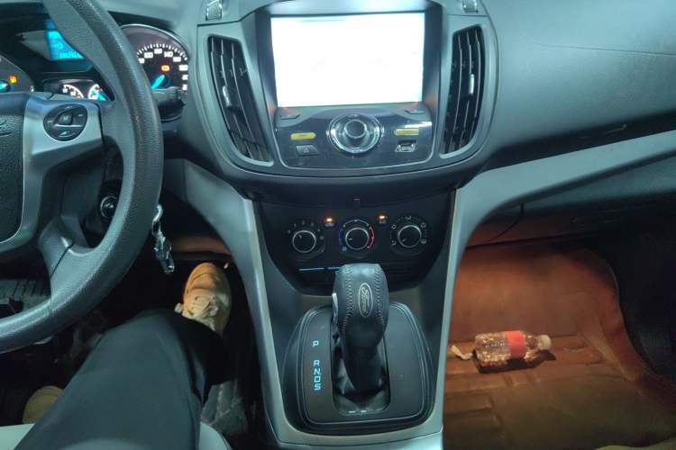 Used Ford Kuga 2013 1.6L GTDi Two-Wheel-Drive Comfort Model Audio And AC Panel