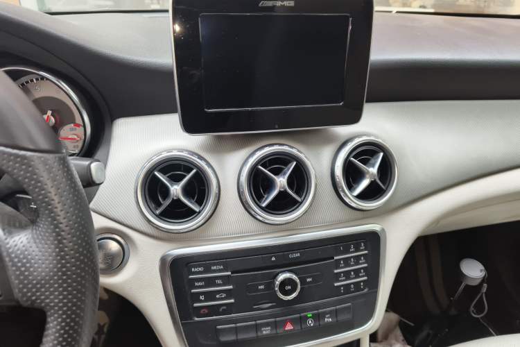 Used Mercedes-Benz GLA 2016 GLA 200 Sport Edition Audio And AC Panel