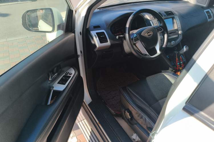 Used BYD S6 2013 Jingyue Edition 2.0L Manual Luxury Model 5 Seats