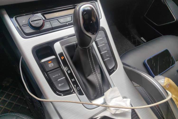 Used Geely Auto Emgrand X7 Sport 2018 1.8TD Automatic Two-Wheel Drive Smart Connect 4G Internet Edition Gear Lever