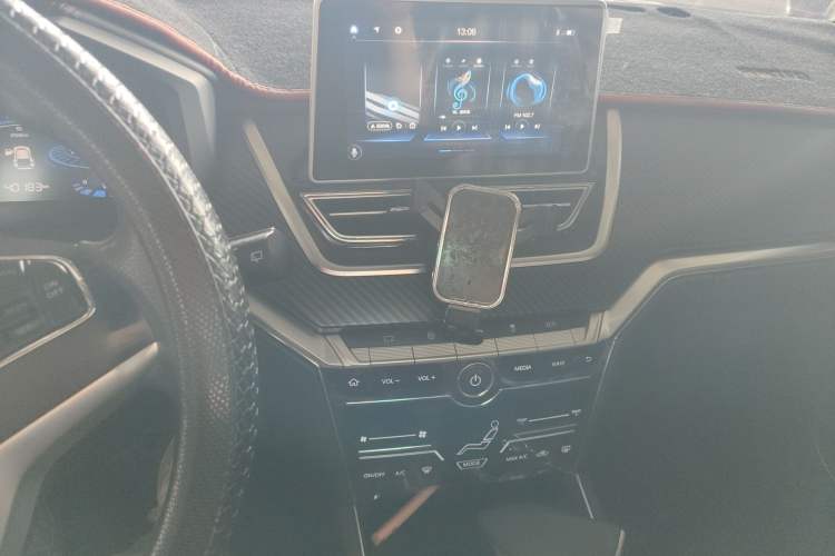 Used Venucia T60 2022 1.6L CVT Smart Drive Version Audio And AC Panel