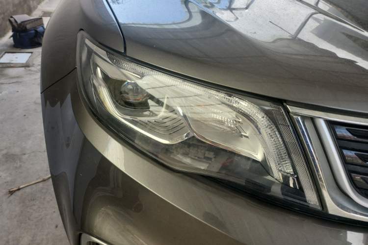 Used Geely Auto Emgrand X7 Sport 2021 Million Edition 1.8TD DCT Two-Wheel Drive Luxury Model Right Front Headlight