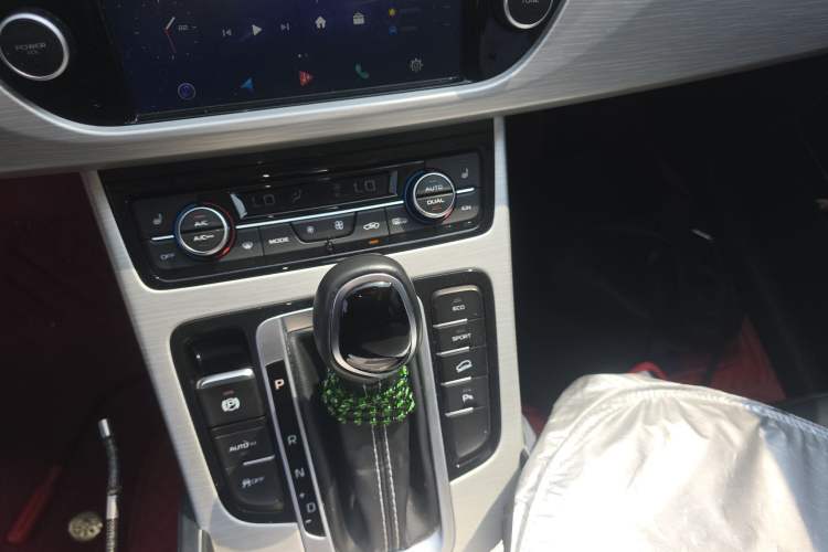 Used Geely Auto Emgrand X7 Sport 2018 1.8TD Automatic Two-Wheel Drive Smart Connect 4G Internet Edition