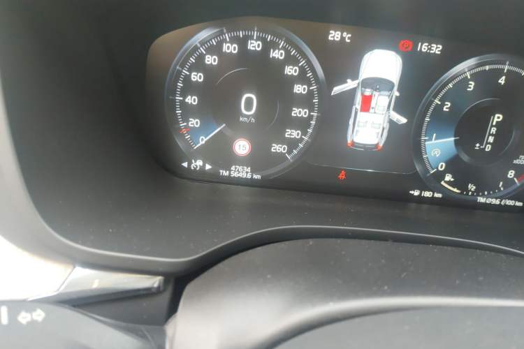 Used Volvo XC60 2020 T5 4x4 Smart Luxury Edition Odometer Close Up