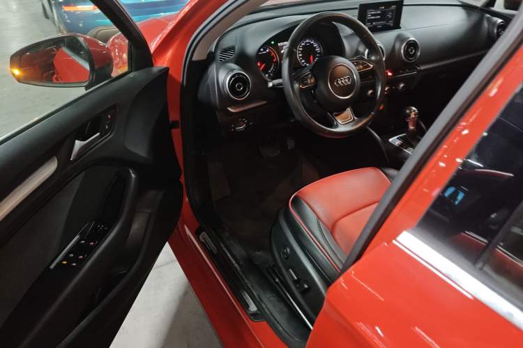 Used Audi A3 2016 Limousine 35 TFSI Prestige Edition Driver Seat