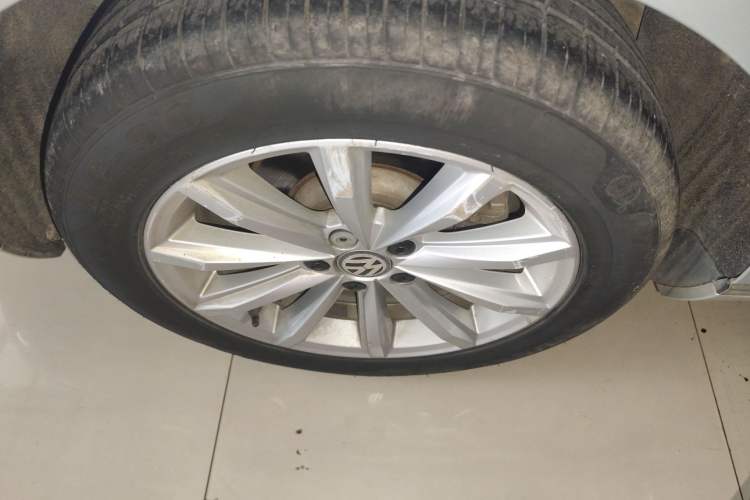 Used Volkswagen Magotan 2017 330TSI DSG Leading Model Right Rear Wheel Hub