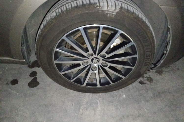 Used Skoda Octavia 2019 1.5L Automatic Luxury Edition Right Front Wheel Hub