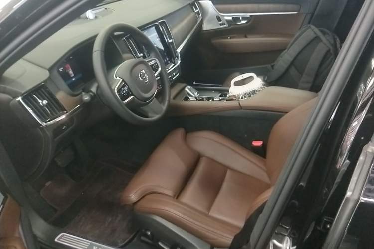 Used Volvo S90 2025 B5 Zhiya Luxury Edition
