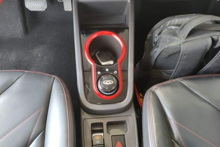 Used Chery QQ Little Ant 2022 Restyled Version Sweet Pink Edition Half-Sugar Version 30.6 kWh 30 kW 301 km Gear Lever