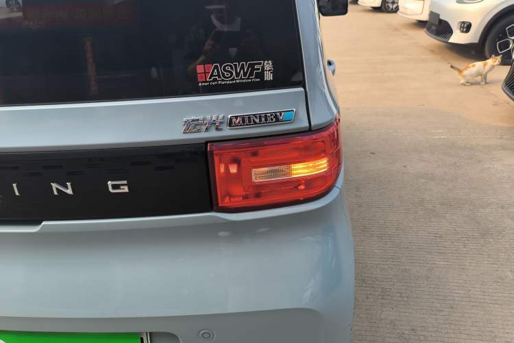 Used Wuling Hongguang MINIEV 2020 Freedom Version Lithium Iron Phosphate Right Rear Taillight