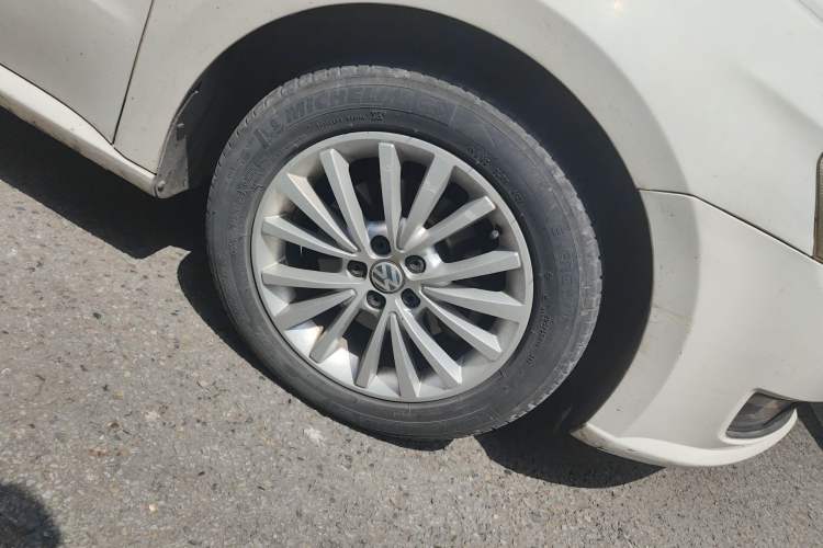 Used Volkswagen Lavida 2013 Revised Version 1.6L Automatic Luxury Edition
