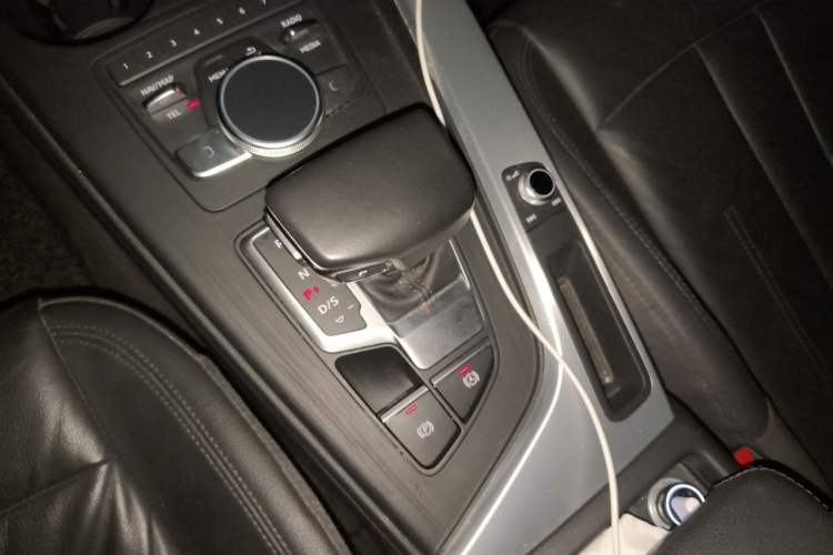 Used Audi A4L 2018 30th Anniversary Edition 40 TFSI Fashion Model
