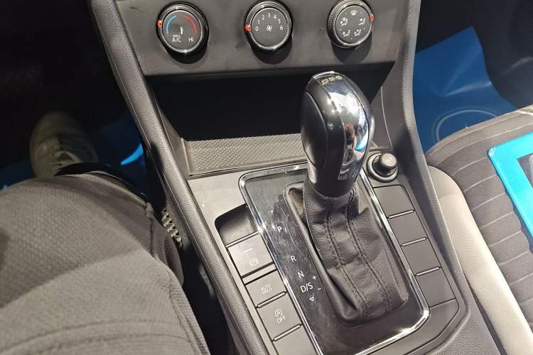 Used Volkswagen Bora 2023 200TSI DSG Comfort Edition Gear Lever