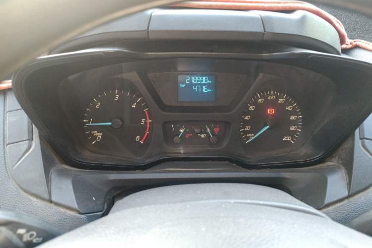 Used Ford Transit 2017 2.0T Diesel Multi-Purpose Commercial Vehicle Short Wheelbase Low Roof China V Standard
