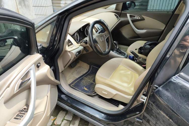 Used Buick GT 2013 GT 1.6L Automatic Fashion Edition Driver Seat