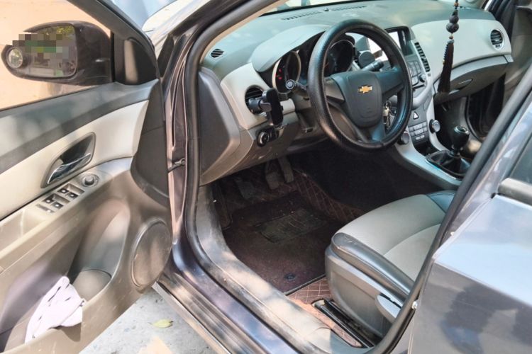 Used Chevrolet Cruze 2013 1.6L SL MT Driver Seat