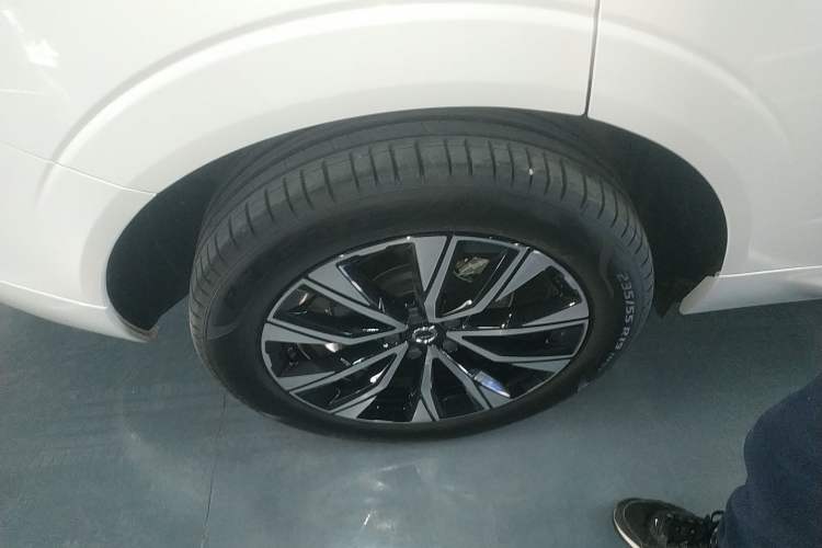 Used Volvo XC60 2025 B5 Four-Wheel Drive Smart & Advanced Luxury Edition
