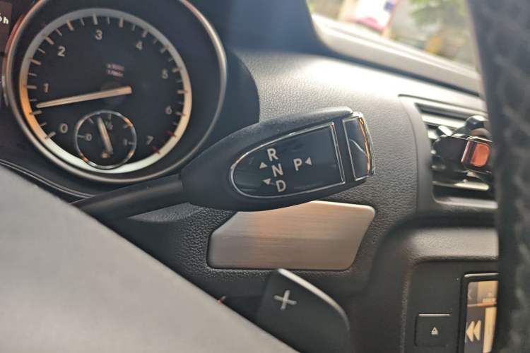 Used Mercedes-Benz R-Class 2014 R 320 4MATIC Business Model
