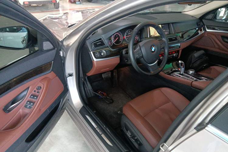 Used BMW 5 Series 2014 528Li xDrive Premium Edition Driver Seat