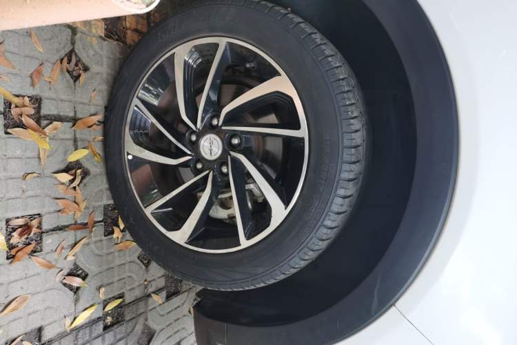 Used Zotye T300 2017 1.5L Manual Luxury Model Right Front Wheel Hub