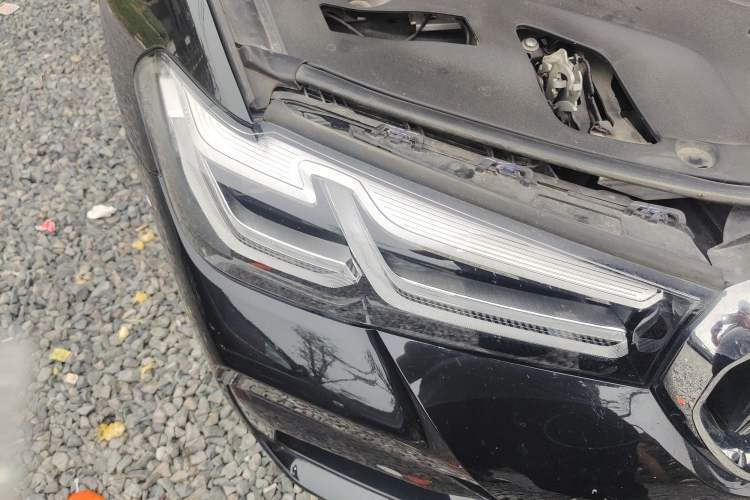 Used BMW 5 Series 2022 Second Facelift 530Li Luxury Version M Sport Package Right Front Headlight