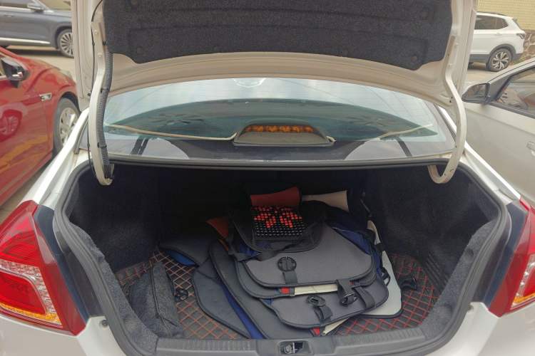 Used Geely Auto Diamond 2019 1.5L Manual Entry-Level Model Trunk