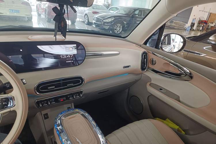 Used ORA Ballet Cat 2022 401 km Nutcracker Edition
