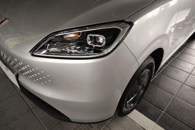 Used Wuling Hongguang New Energy 2025 Extended-Range Hybrid 50KM Comfort Version Left Front Headlight