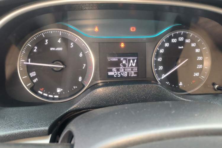 Used Buick GT 2016 15N Automatic Entry-Level Trim Odometer Close Up