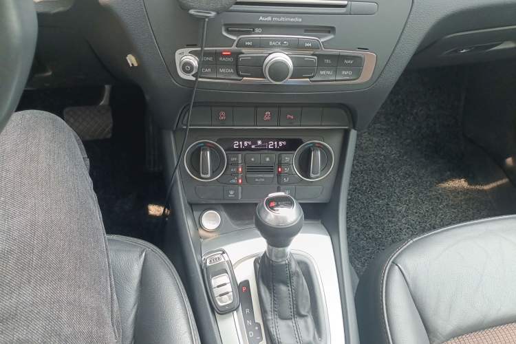 Used Audi Q3 2018 30th Anniversary Edition 30 TFSI Fashion Model Gear Lever