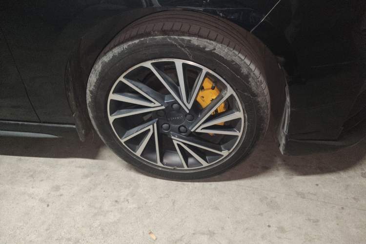 Used Lynk & Co 03 2021 1.5TD DCT JingPlus Right Front Wheel Hub