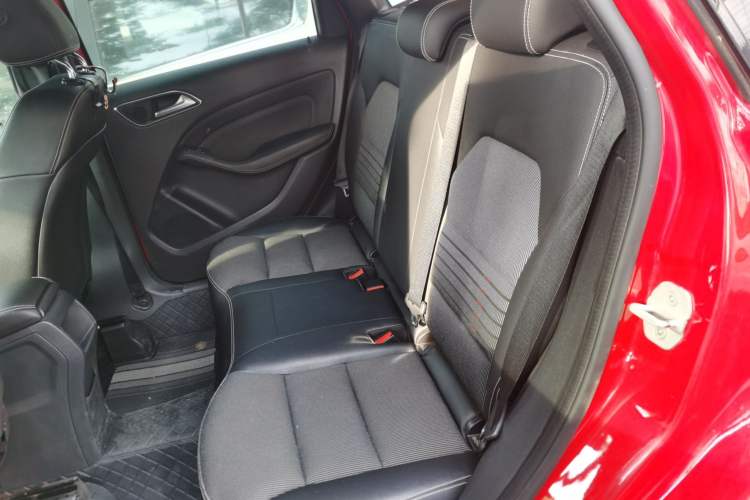 Used Mercedes-Benz B-Class 2015 B 200 Sport Edition Left Rear Seat