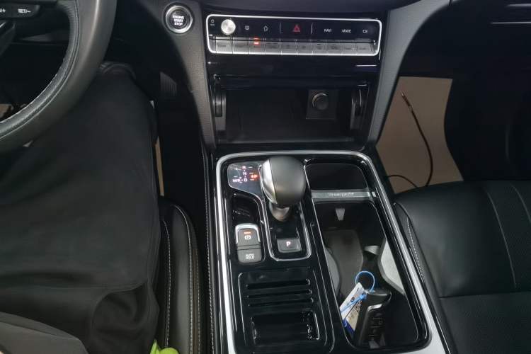 Used GAC Trumpchi GS8 2020 390T Two-Wheel Drive Luxury Smart Connectivity Version (7 Seats) Gear Lever