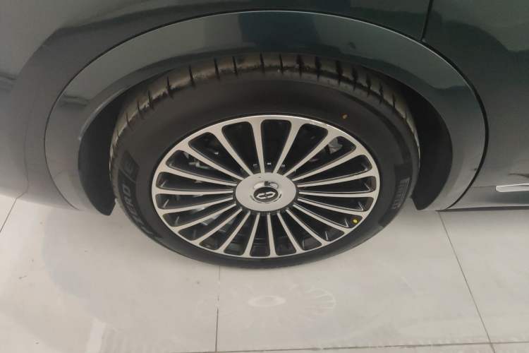 Used Hima AITO M8 2025 Extended-Range Ultra Version 53.4 kWh 6-Seater Edition
