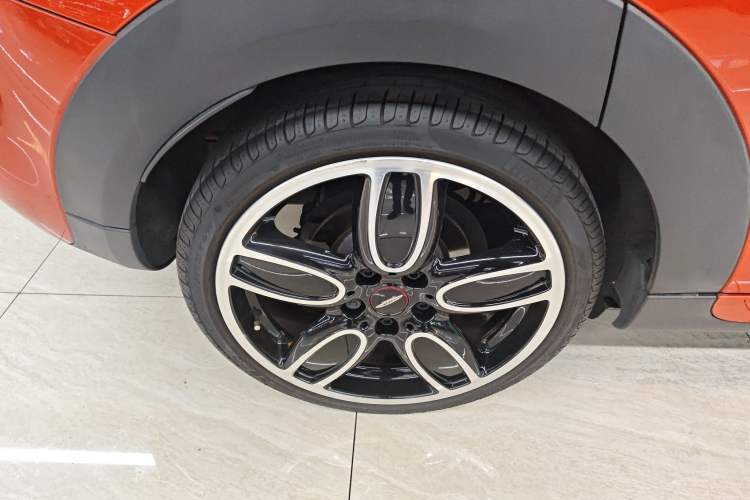 Used MINI 2018 2.0T COOPER S Racing Edition 5-door model Right Rear Wheel Hub