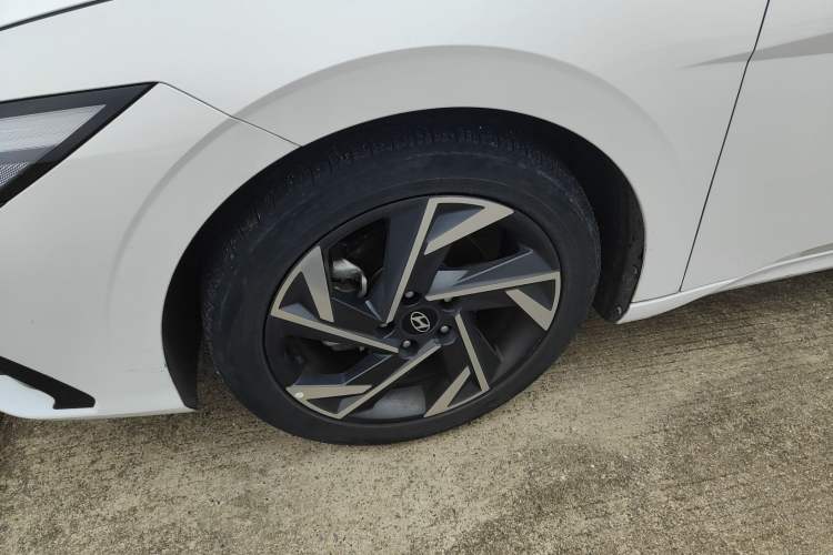 Used Hyundai Elantra 2023 1.5L CVT LUX Prestige Edition
