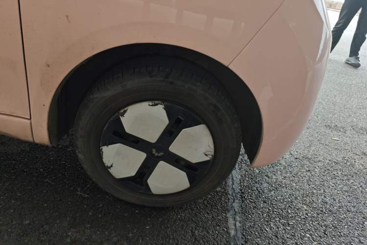 Used Wuling Hongguang MINIEV 2024 3rd Generation 215km Youth Edition Right Front Wheel Hub