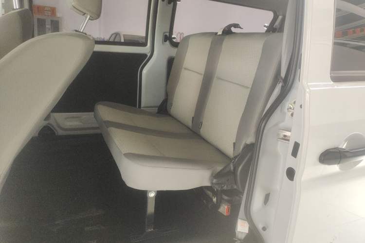 Used Jinbei Hiace X30 2023 1.5L Super-Comfortable Passenger Van 5/6/7-Seater Non-Air-Conditioned Version Model SWC15M Left Rear Seat