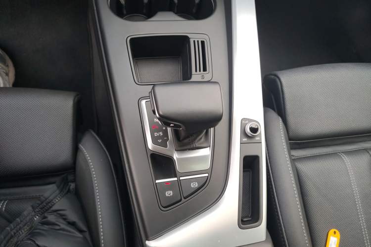 Used Audi A4L 2023 40 TFSI Fashion Dynamic Model Gear Lever