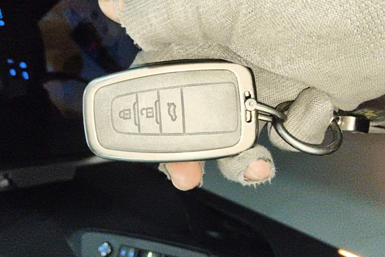 Used Toyota Avalon 2019 Dual-Engine 2.5L Luxury Edition China VI Standard
