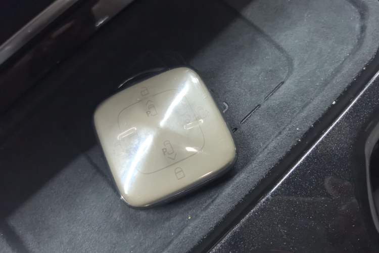 Used Zeekr 009 2024 7-Seater Walk-Through Version Four-Wheel Drive 108 kWh
