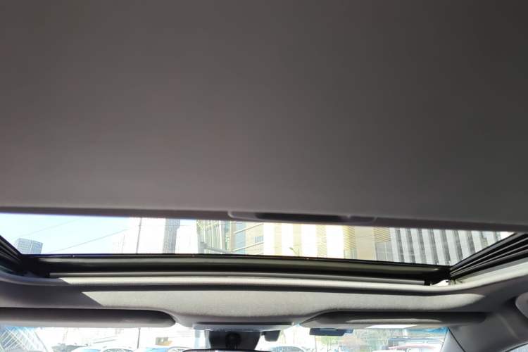 Used Toyota Avalon 2019 Dual-Engine 2.5L Luxury Edition China VI Standard Headliner