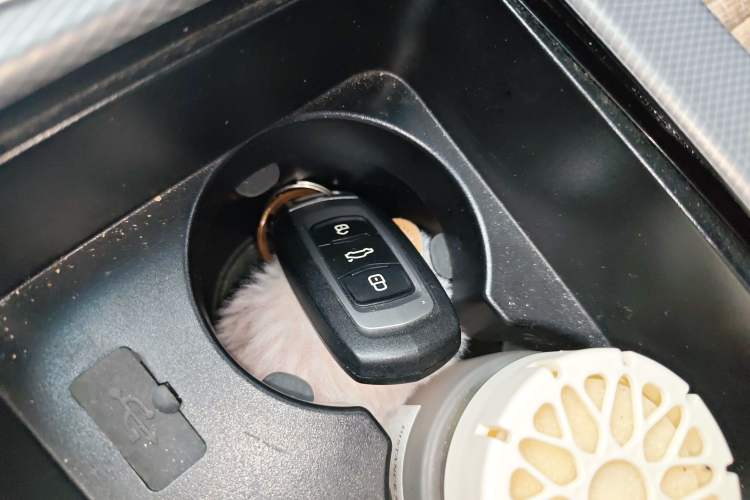 Used Geely Auto Emgrand GL 2018 1.4T DCT Prestige Smart Connectivity Version
