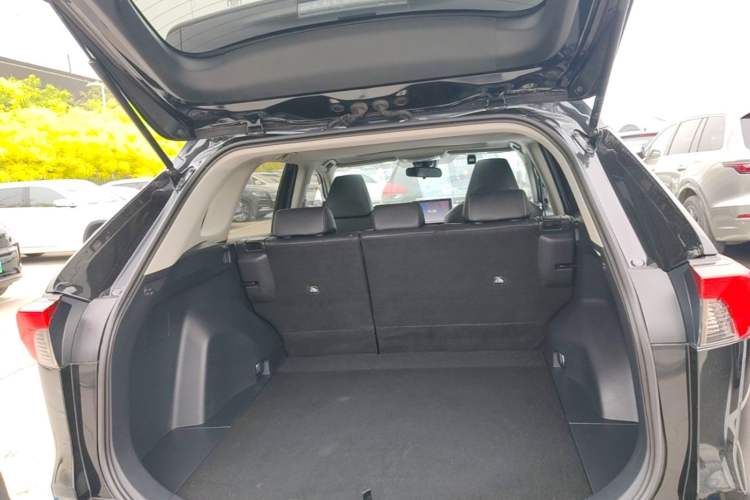 Used Toyota RAV4 2021 2.0L CVT 4x4 Style PLUS Edition Trunk