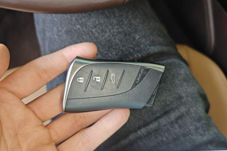 Used Lexus ES 2020 300h Premier Edition