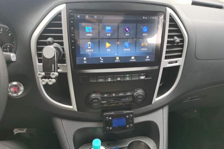 Used Mercedes-Benz Vito 2021 2.0T Elite Version 7 Seats Audio And AC Panel