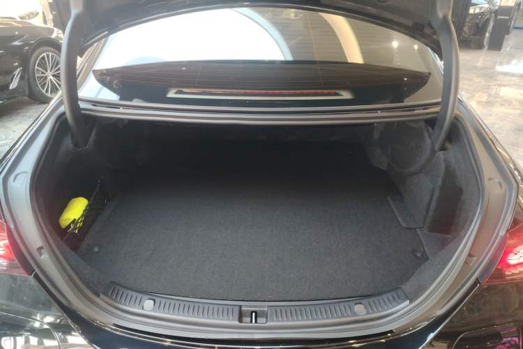 Used Mercedes-Benz E-Class New Energy 2023 E 350 e L Plug-in Hybrid Sedan
