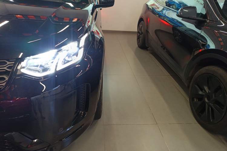 Used Land Rover Discovery Sport 2023 249 PS R-Dynamic S Performance Edition Left Front Headlight