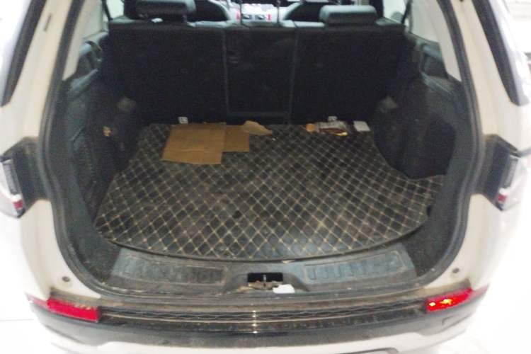 Used Land Rover Discovery Sport 2019 240 PS SE Dynamic Version China VI Standard Trunk